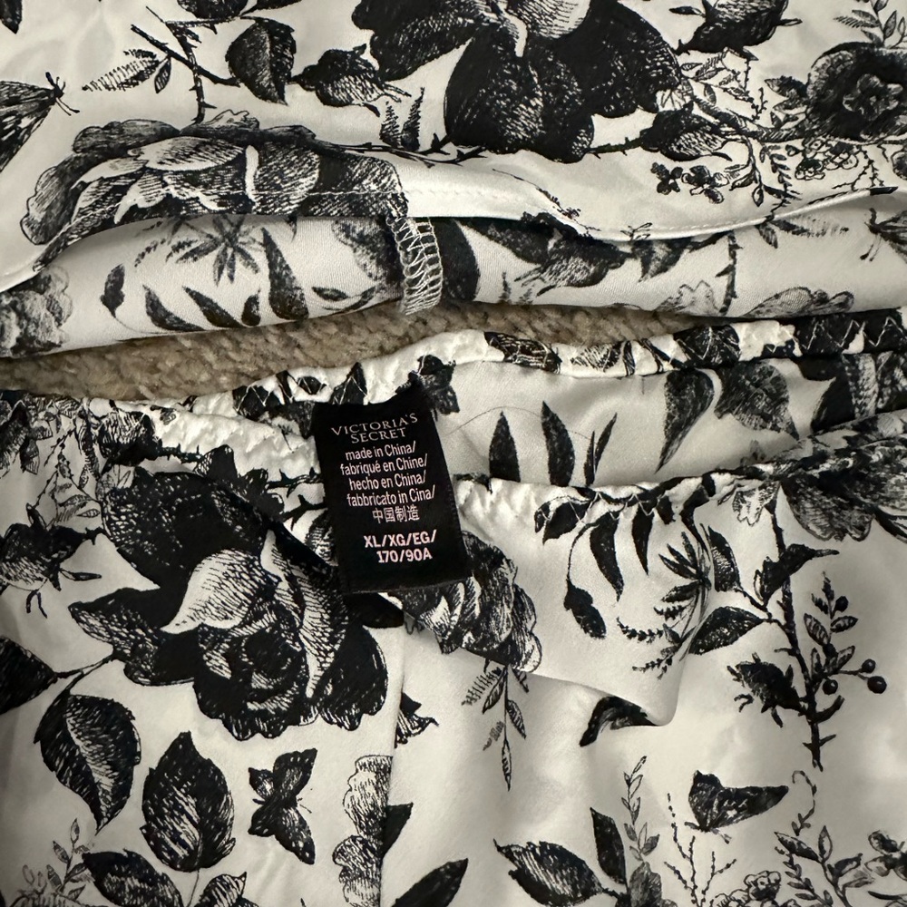 VS Silk Sleepset - Black and white floral print - Picture 3 of 5